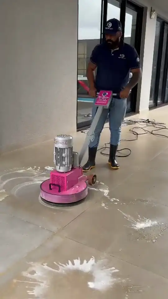 Porcelanato da área de lazer
