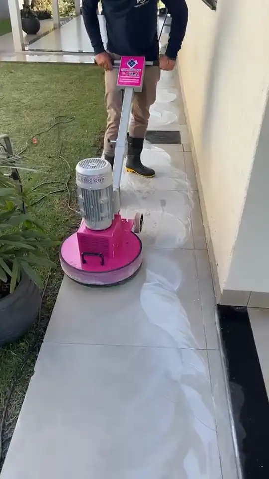Corredor lateral em porcelanato