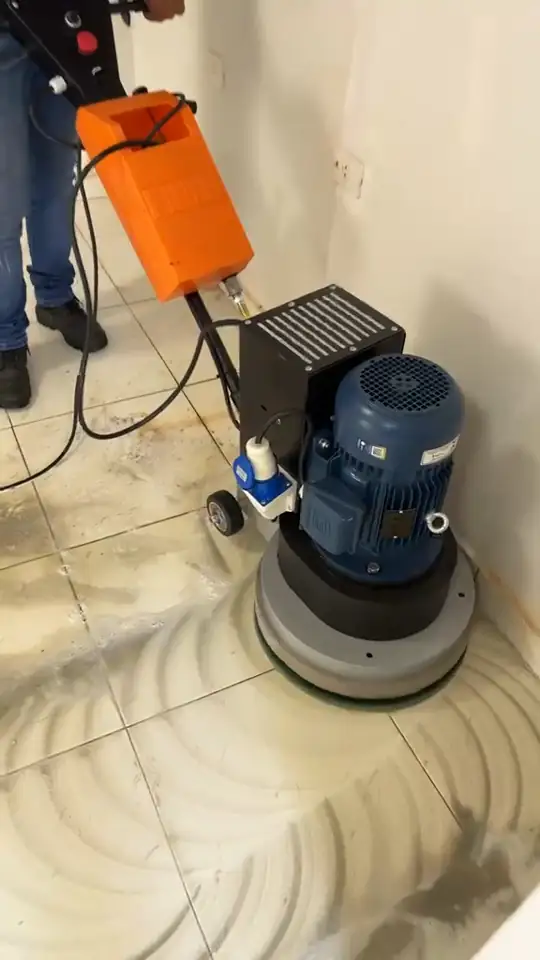 Piso com resíduo de obra